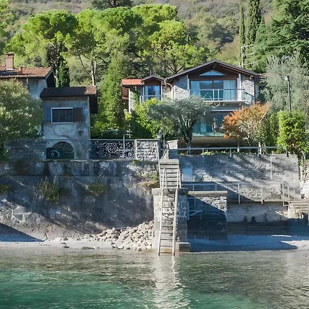 Sara Lakeside