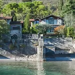 Sara Lakeside