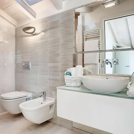 Willa Sara Lakeside Oliveto Lario