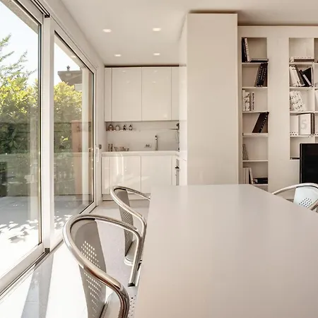 Sara Lakeside 别墅