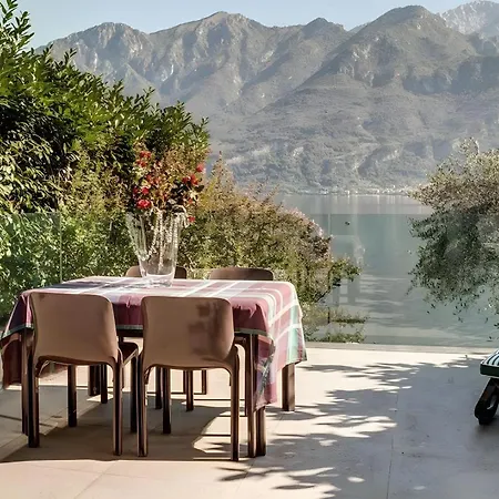 Sara Lakeside Willa Oliveto Lario