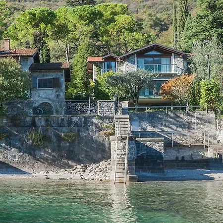 Sara Lakeside *