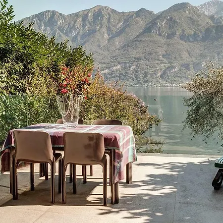 Sara Lakeside Villa *