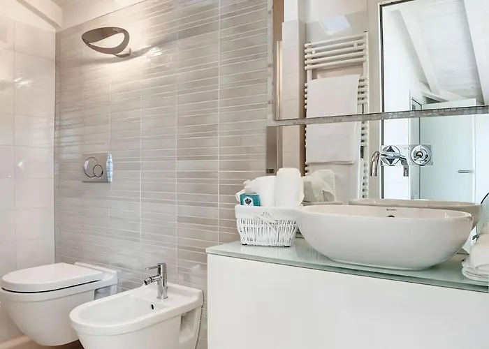 Sara Lakeside * Oliveto Lario